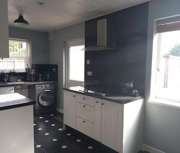 3 bedroom semi-detached house to rent - Photo 6
