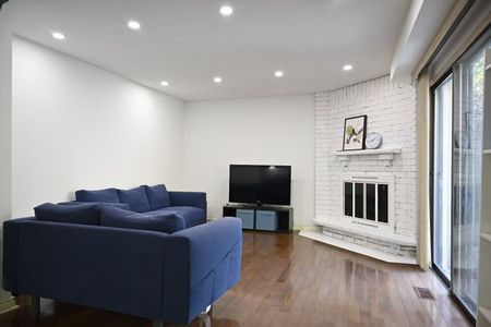 For Lease - 24 Beasley Drive, Richmond Hill, Ontario - Photo 2