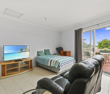 SOPHISTICATED LIVING - Photo 4