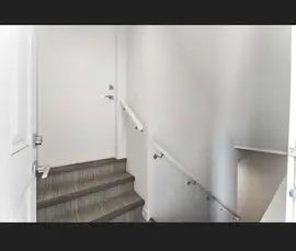 Spacious, legal 1 bedroom suite with own laundry & entry | 225 Cree... - Photo 1