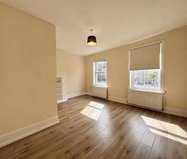 The Green, London, N21 - Photo 3