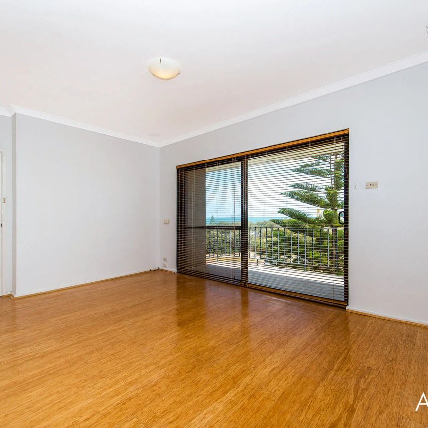 OCEAN DREAMING - Photo 1