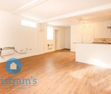 2 bed Flat for Rent - Photo 2
