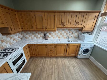 Room in a Shared House, Tower Grove, LS12 - Photo 4