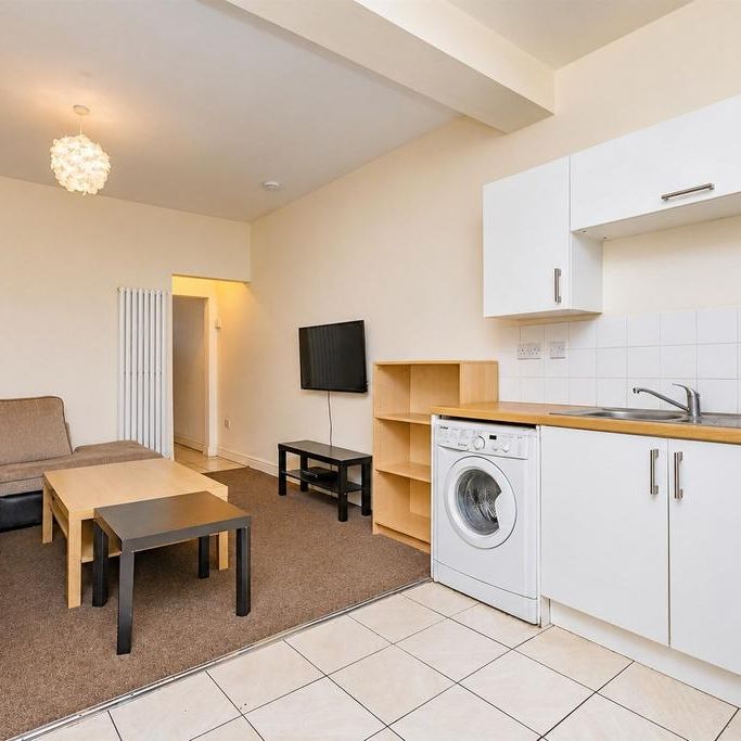 7 bedroom end of terrace house to rent - Photo 1