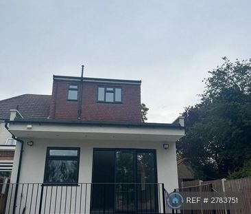 5 bedroom semi-detached house to rent - Photo 3