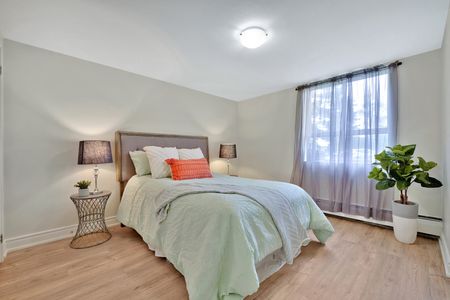 977 Mohawk Road East - Photo 5