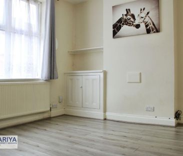 4 bedroom terraced house to rent - Photo 5