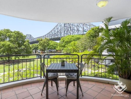 PREMIUM LOCATION! ENJOY RIVER, PARK AND BRIDGE VIEWS FROM THIS BEAUTIFULLY FURNISHED 3 BED, 2 BATH, 2 CAR APARTMENT - Photo 5