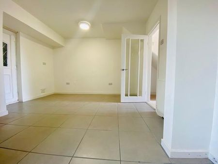 Little Close - Photo 3