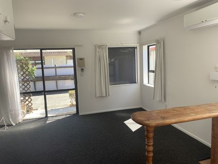 Two bedroom house close to the city centre. - Photo 4