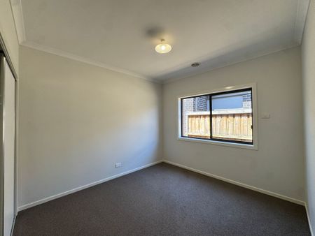 Beautiful Abode with All the Convenience - Photo 3