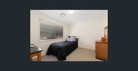 Contemporary 3 Bedroom Family Home in the Heart of Carindale - Photo 3