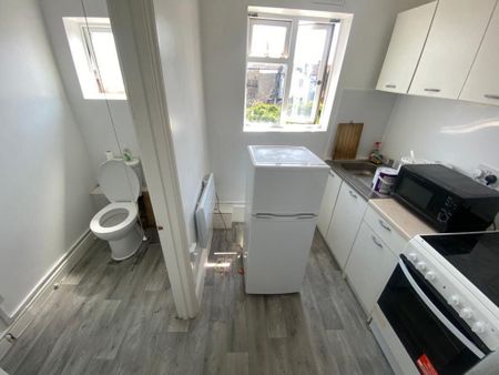 Studio to rent - Photo 5