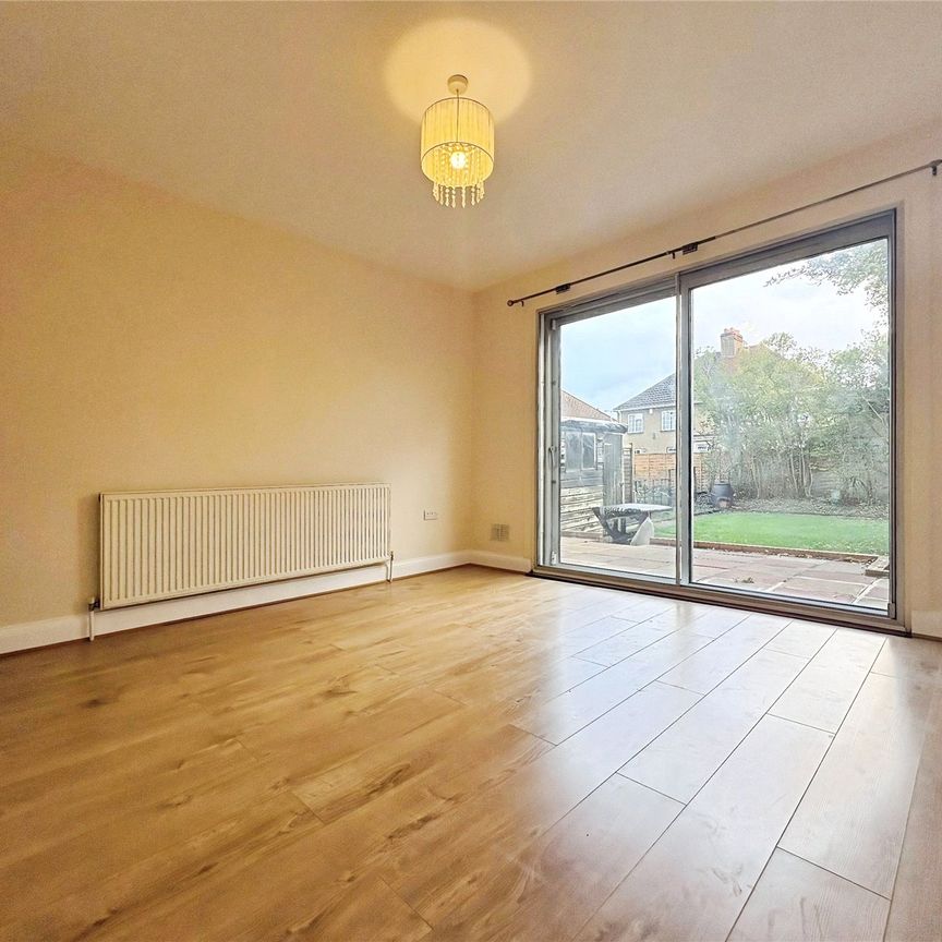 Wellington Avenue, Hounslow, TW3 3SY - Photo 1