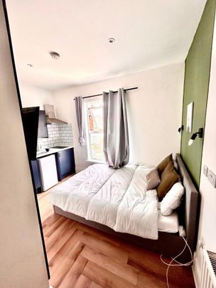 1 bedroom in a house share to rent - Photo 1