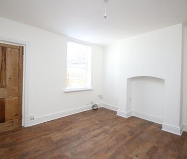 2 bedroom terraced house to rent - Photo 2