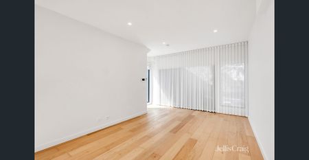 Brand New Two Bedroom Townhouse with Roof Top and City Views - Photo 5