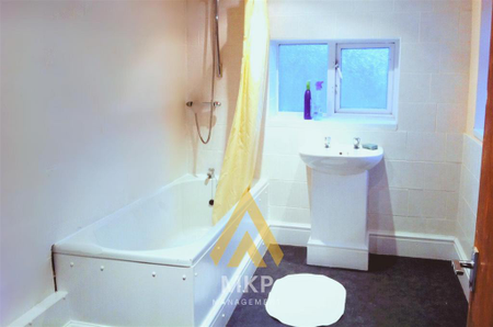 4 bedroom terraced house to rent - Photo 5