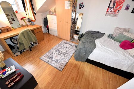 7 bedroom House in Hyde Park, Leeds - Photo 5