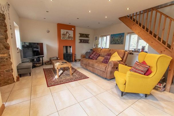 3 bedroom semi-detached house to rent - Photo 1