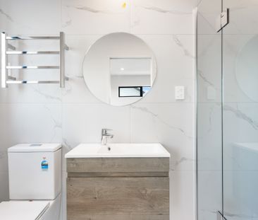 Modern Luxury in Panmure's Golden Triangle - Photo 5