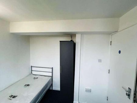 Northbrooks, Harlow, CM19 - Photo 3