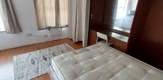 Studio Flat, Sudbury Hill Close, HA0 - Photo 2