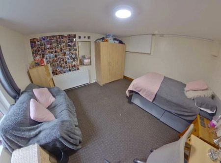 2 Bedroom Flat for rent in Burley Lodge Road - Photo 5