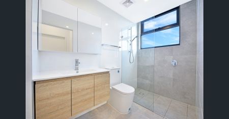 Modern one-bedroom apartment in convenient location - Photo 4