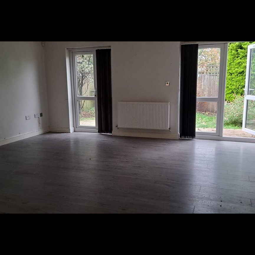 4 Bed Flat, Woodside Grange Road, N12 - Photo 1