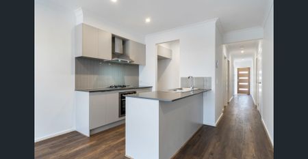 **RECEIVE ONE MONTH FREE RENT, ASK US HOW! Brand New 3-Bedroom Family Home for Lease – Cobblebank - Photo 5