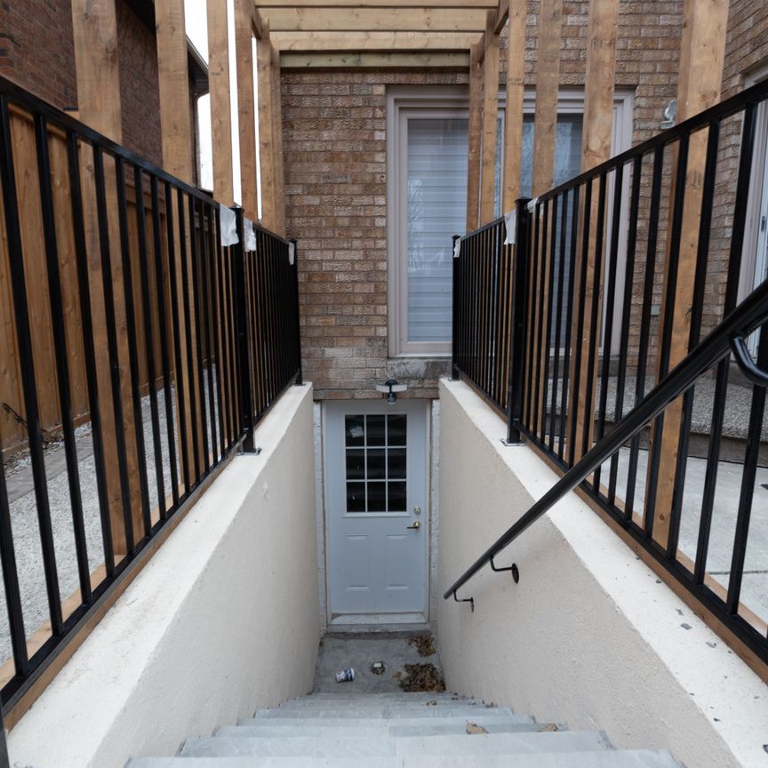 For Lease - 2686 Ambercroft Trail, Mississauga, Ontario - Photo 1