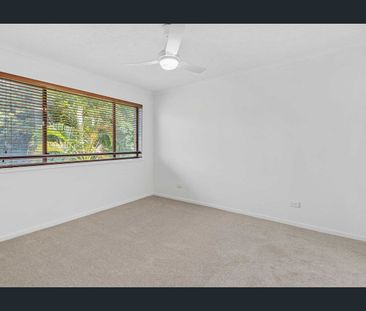 Hidden Burleigh Gem – Quiet Cul-de-Sac Living in the Heart of It All - Photo 5