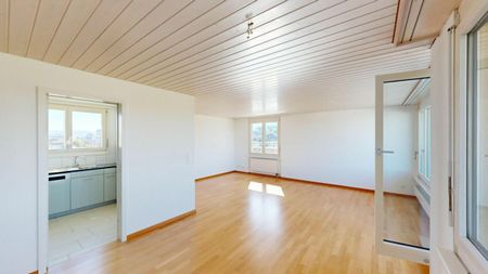 4.5 room attic apartment with large terrace - Photo 2