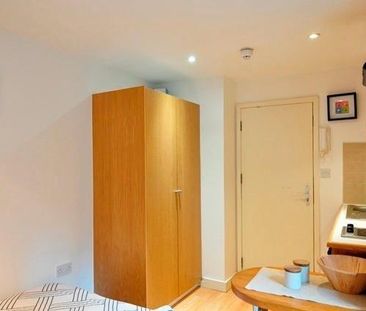 Flat 03 Fairholme Road, West Kensington W14 9JZ - Photo 1