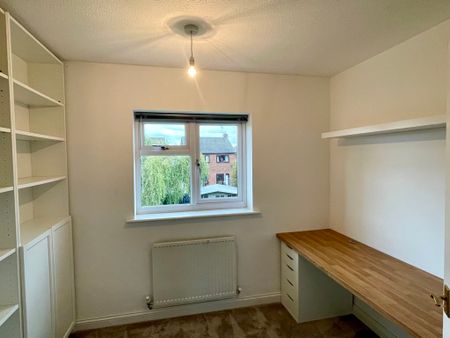 4 bedroom detached to let - Photo 4