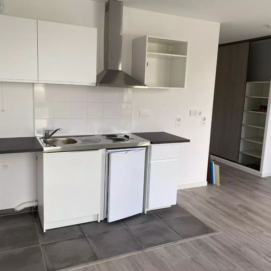 location Appartement T1 DE 26.9m² À ELANCOURT - Photo 1
