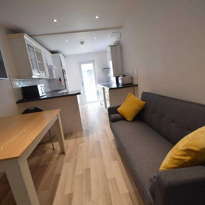 5 bedroom house to rent - Photo 1