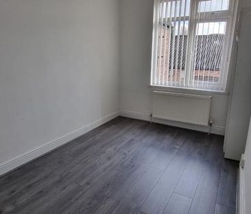 3 bedroom flat to rent - Photo 4