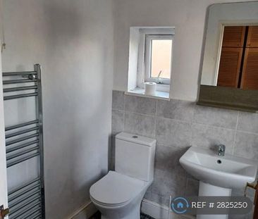 1 bedroom in a house share to rent - Photo 5