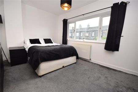 2 bedroom semi-detached house to rent - Photo 2