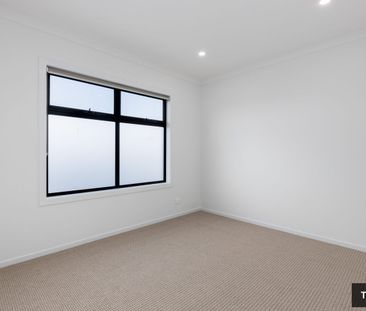 45 Curbridge Drive, Donnybrook, Vic 3064 - Photo 2