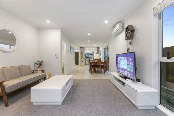 Property Management2 Flounder Rd, Hobsonville - House for Rent - Photo 1