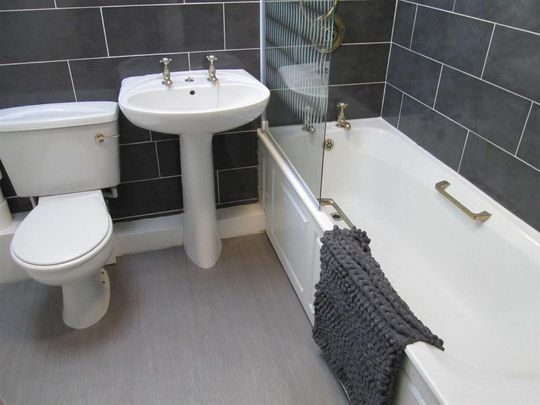 3 bedroom maisonette to rent - Photo 1