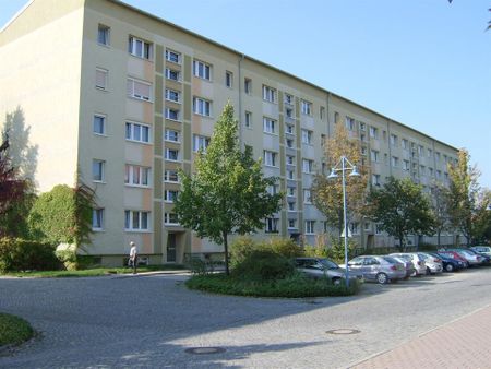 Charmantes Zuhause im Erdgeschoss mit Balkon und modernem Bad - Photo 3