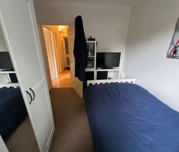 2 bedroom apartment to rent Southwood Court, Pine Grove, Weybridge,... - Photo 2