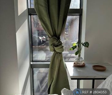 1 bedroom in a flat share to rent - Photo 1