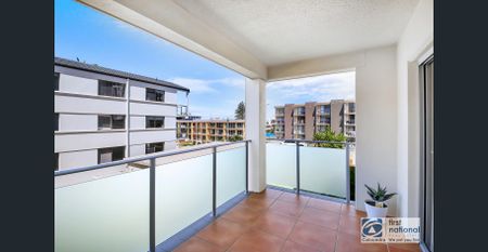 Coastal Living At Its Best - Photo 4