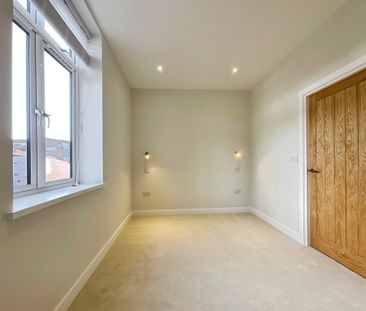 1 bedroom Apartment to let - Photo 2